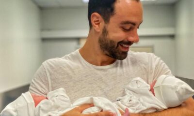 Την πιο ευτυχισμένη μέρα της ζωής τους ζουν ο Σάκης Τανιμανίδης και η Χριστίνα Μπόμπα αφού γεννήθηκαν οι δίδυμες κόρες τους.Η Χριστίνα