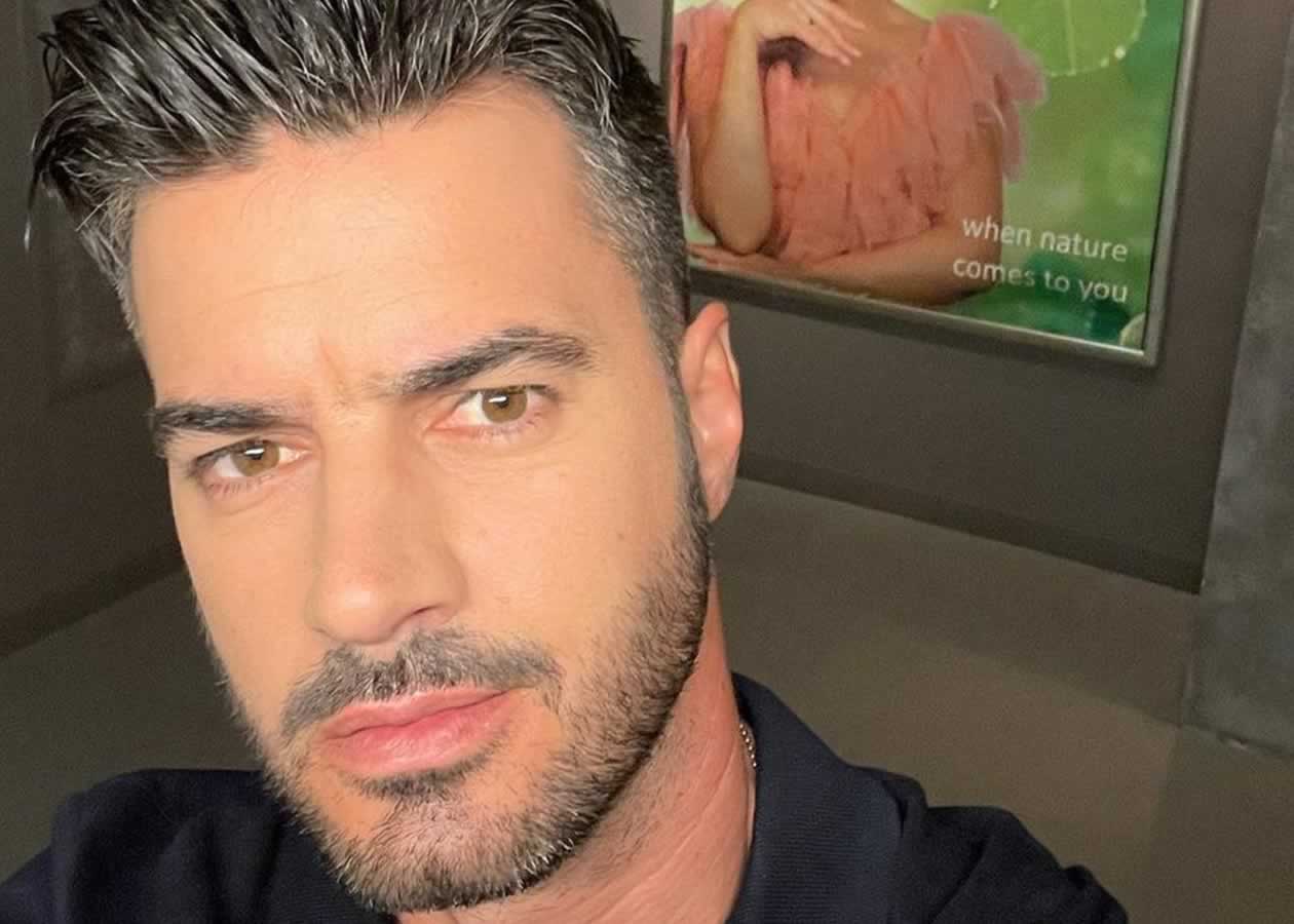 Ο Γιάννης Τσιμιτσέλης βρίσκεται στο νοσοκομείο με κορονοϊό, τουλάχιστον έτσι φαίνεται απο την ανάρτηση που έκανε ο ηθοποιός στο story του