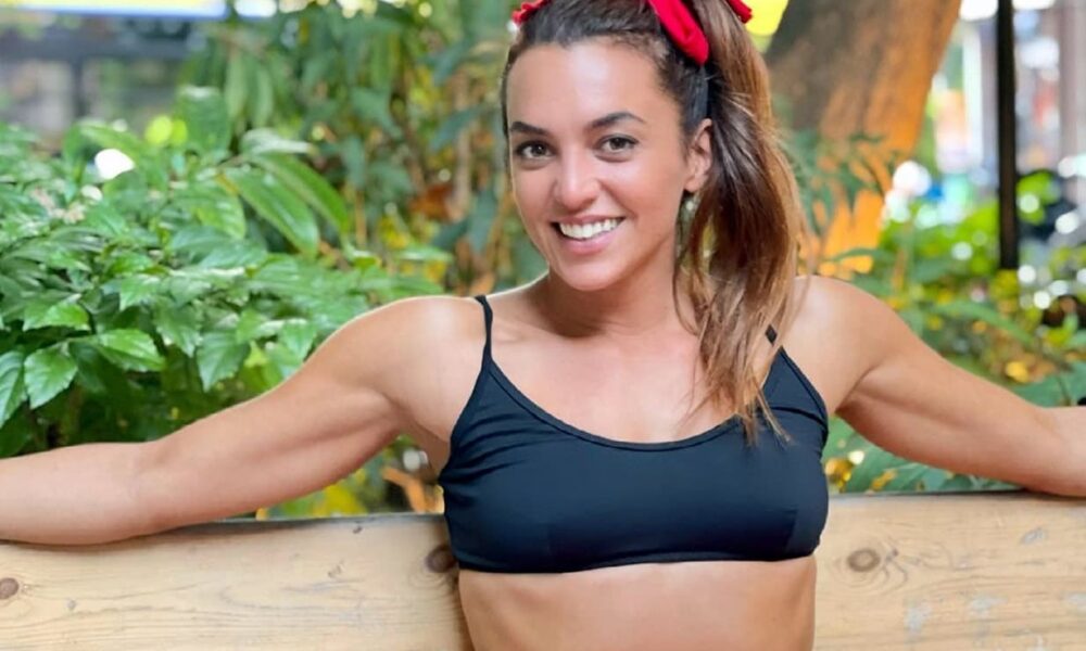 Η Καρολίνα που αποχώρησε απο το Survivor, βρίσκεται στην Ελλάδα και κάνει διακοπές βγάζοντας μερικές φανταστικές φωτογραφίες απο την