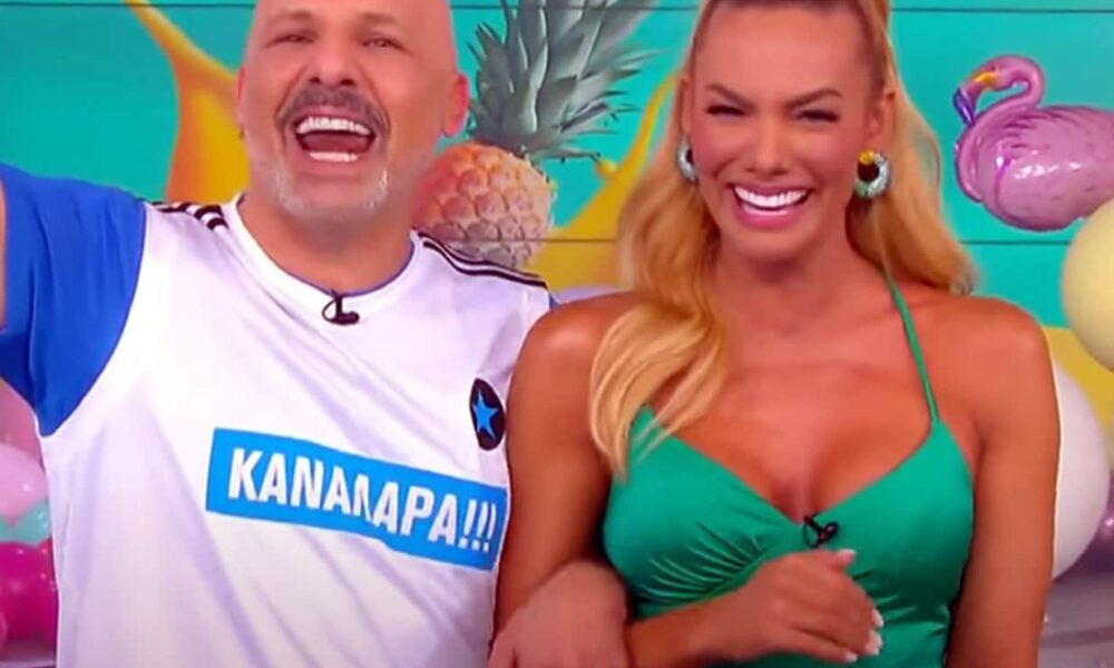 Το Καλο Μεσημεράκι έριξε αυλαία σήμερα με όλο τον καλό κόσμο της showbiz και όχι μόνο να κάνει πασαρέλα απο το πλατό του Νίκου Μουτσινά,
