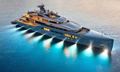 Ένα πραγματικά εντυπωσιακό superyacht έδεσε σήμερα το πρωί στο λιμάνι του Ναυπλίου και όλοι έψαχναν να ανακαλύψουν ποιος είναι ο