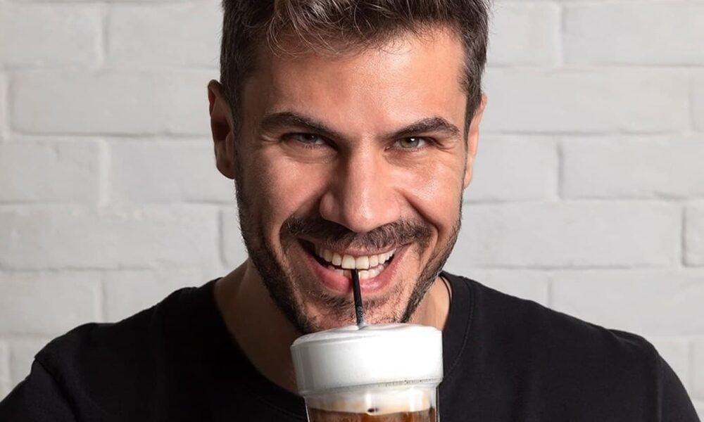 Άκης Πετρετζίκης