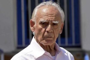 Απο ανακοπή καρδιάς έφυγε σε ηλικία 82 ετών ο Άκης Τσοχατζόπουλος. Ο πρώην υπουργός ήταν ιστορικό στέλεχος του ΠΑΣΟΚ τον τελευταίο