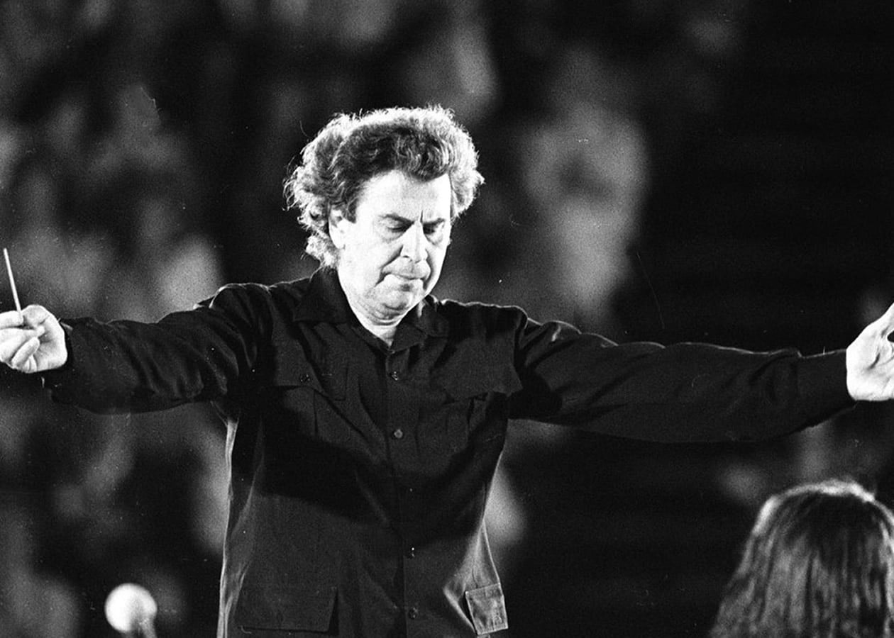 Ο δήμαρχος Χίου Σταμάτης Κάρμαντζης προτείνει στο Δημοτικό Συμβούλιο της πόλης σειρά τιμητικών ενεργειών για τον Μίκη Θεοδωράκη, ο οποίος