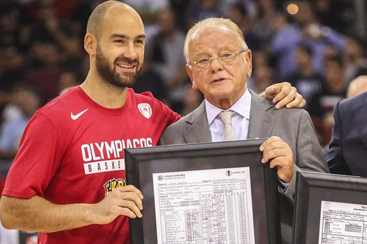 Ίσως ο κορυφαίος προπονητής που είδε ποτέ το Ευρωπαϊκό μπάσκετ ο καθηγητής Ντούσαν Ιβκοβιτς που το όνομα του δέθηκε τόσο με την Ελλάδα