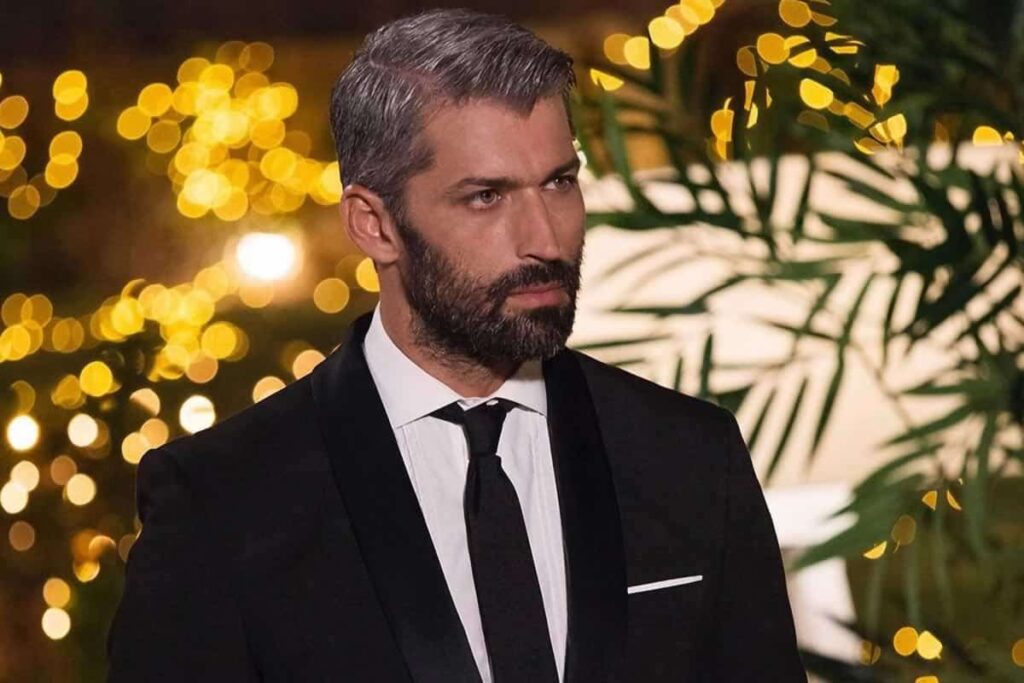 The Bachelor 2: Με συνοπτικές διαδικασίες και χωρίς πολλά λόγια ο νέος εργένης του The Bachelor, Αλέξης Παππάς έκανε το καθήκον του ποιο