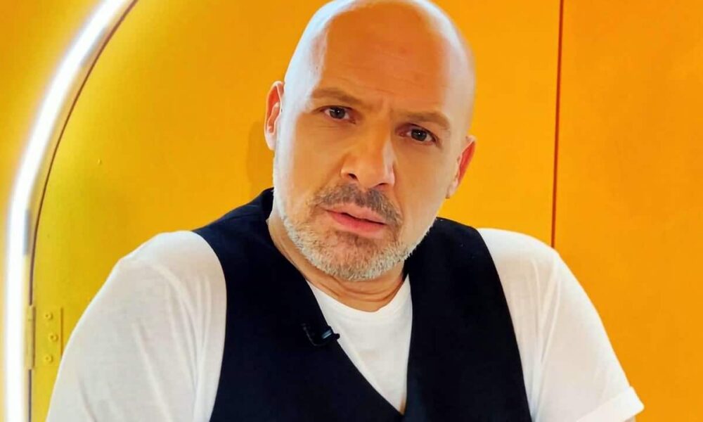 Μεγάλος ντόρος γίνεται τον τελευταίο καιρό για τον σύντροφο του Νίκου Μουτσινά και είναι λογικό αφού ο παρουσιαστής είναι είναι ένα
