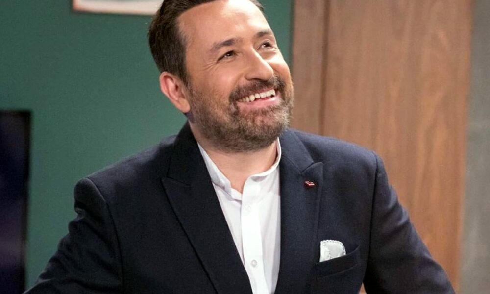 Ακόμα ένα τηλεοπτικό διαζύγιο έρχεται να προστεθεί στα δρώμενα της μικρής οθόνης καθώς ο γνωστός παρουσιαστής κούνησε μαντήλι