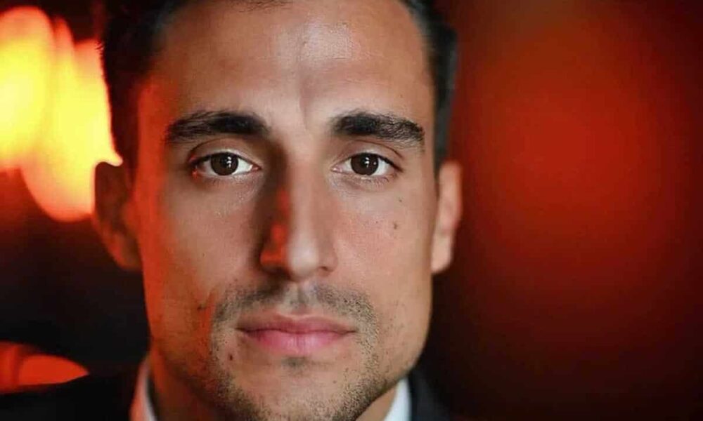 Ο μεγάλος νικητής του Survivor  φαίνεται ότι το έριξε το κορίτσι και πλέον κάνουν και δημόσιες εμφανίσεις δείχνοντας το πόσο ερωτευμένοι
