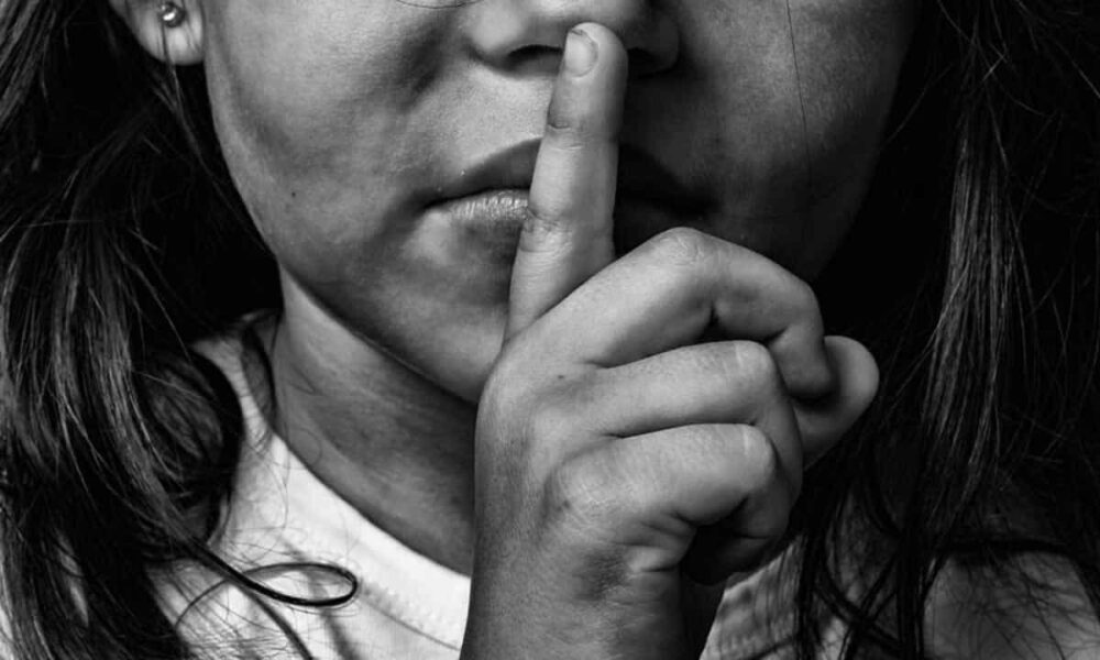 Η συγκλονιστική ζωγραφιά μαρτυράει ότι κάτι πολύ άσχημο έχει γίνει στο 8χρονο κοριτσάκι της Ρόδου, ενός βιασμού που έχει συγκλονίσει το