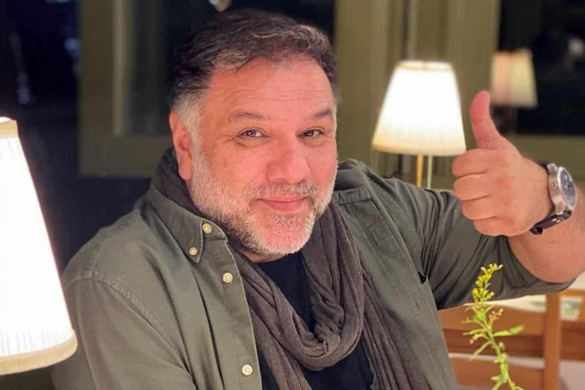 Μπορεί να βρίσκεται στο σπίτι κλεισμένος, όμως ο Γρηγόρης Αρναούτογλου βγήκε σήμερα το πρωί στο ραδιόφωνο και στην ραδιοφωνική εκπομπή