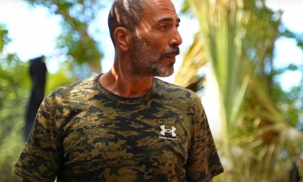 Απο την πρώτη μέρα στο Survivor ο Βαλάντης προσπαθεί να δείξει έναν ρόλο διαφορετικό, αυτόν του καλούλη που ξέρει ότι είναι αδύναμος
