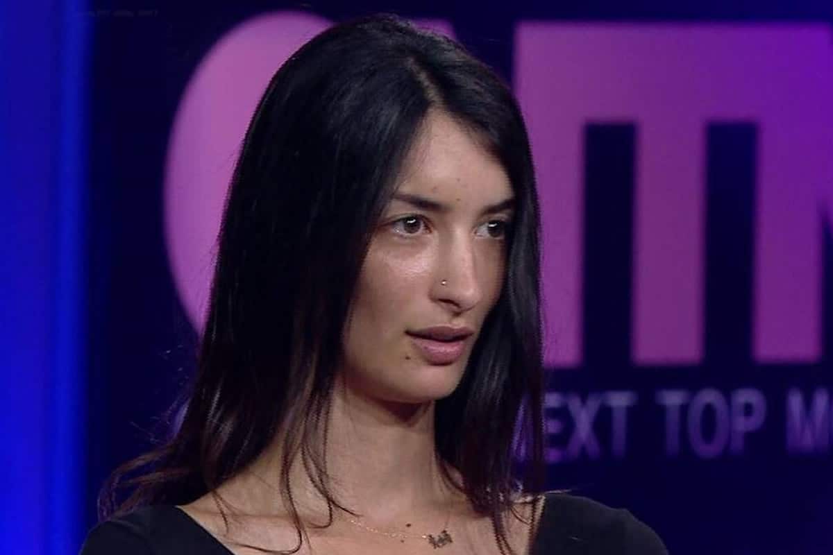 Με ανακοίνωση που εξέδωσε ο δικηγόρος της Αλέξης Κούγιας, ενημερώνει ότι η Αφροδίτη Μπάρμπα, το μοντέλο που είχε συλληφθεί προ τριών μηνών