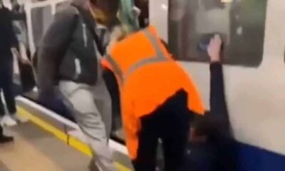 Παρακάτω θα δείτε τα σοκαριστικά πλάνα που τράβηξε ένας επιβάτης απο το μετρό του Λονδίνου, όταν ο άνδρας, ο οποίος μετά βίας