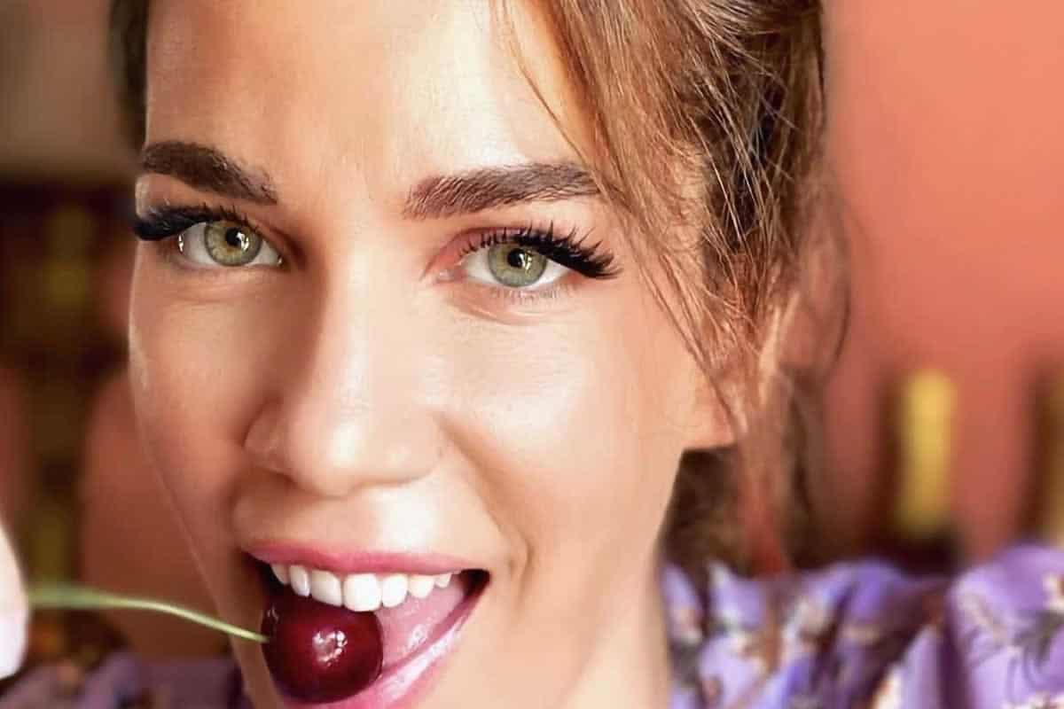 Δεν είναι η πρώτη φορά που η Κατερίνα Στικούδη το τερμάτισε και μας έκαψε τον εγκέφαλο με αυτά που έβγαλε στην επιφάνεια, αυτή η όμως