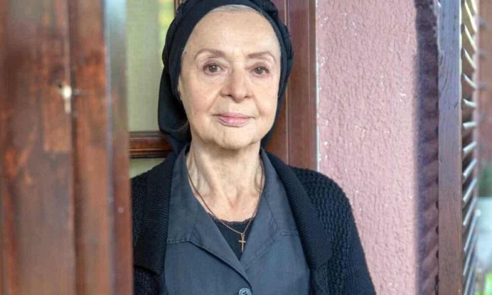 Το μεγάλο μυστικό της βεντέτας μεταξύ των δύο οικογενειών θα αρχίσει να βγαίνει στο φως, αφού η Γιαγιά Ειρήνη αποκαλύπτει πολλά πράγματα