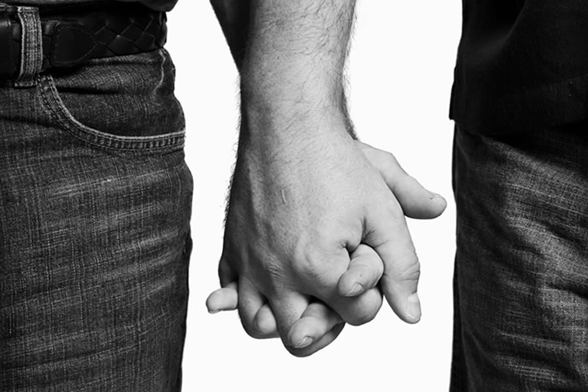 Μπορεί στην εκπομπή του να δηλώνει μόνος και έρημος, φαίνεται όμως ότι κρύβει καλά το νέο μυστικό της τηλεόρασης, αφού την ίδια ώρα τα