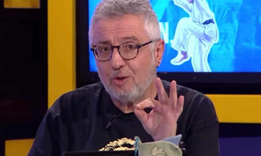 Ο σάλος που έχει προκληθεί απο την αποκάλυψη ότι ένα απο τα μέλη της εκπομπής Ράδιο Αρβύλα είχε δημοσιεύσει πορνογραφικά βίντεο σε