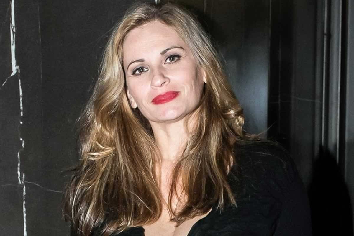 Πρόβλημα απο το πουθενά προέκυψε με την ηθοποιό Θεοφανία Παπαθωμά η οποία και αντικαταστάθηκε τελευταία στιγμή απο την θεατρική