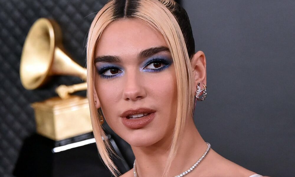 3 φορές που η Dua Lipa έδειξε ότι είναι η Βασίλισσα του στιλ μέσα στο 2021.