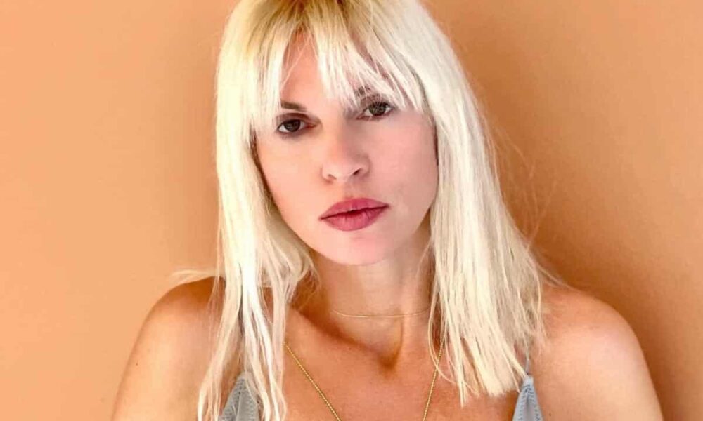 Καθίστε εσείς τώρα να περιμένετε πότε θα αποφασίσουν οι αρχές να περάσουν απο το σπίτι σας για να λιώσουν τα χιόνια, όταν την ίδια ώρα