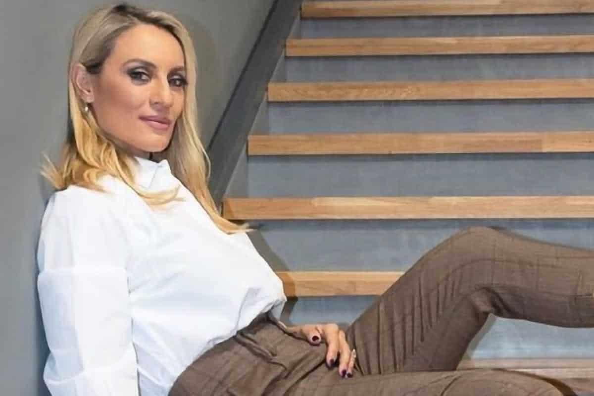 Ο τραγουδιστής είχε βρεθεί καλεσμένος πριν απο χρόνια, στην εκπομπή της Ελεονώρας Μελέτη στην εκπομπή “Μετά τα μεσάνυχτα” όταν