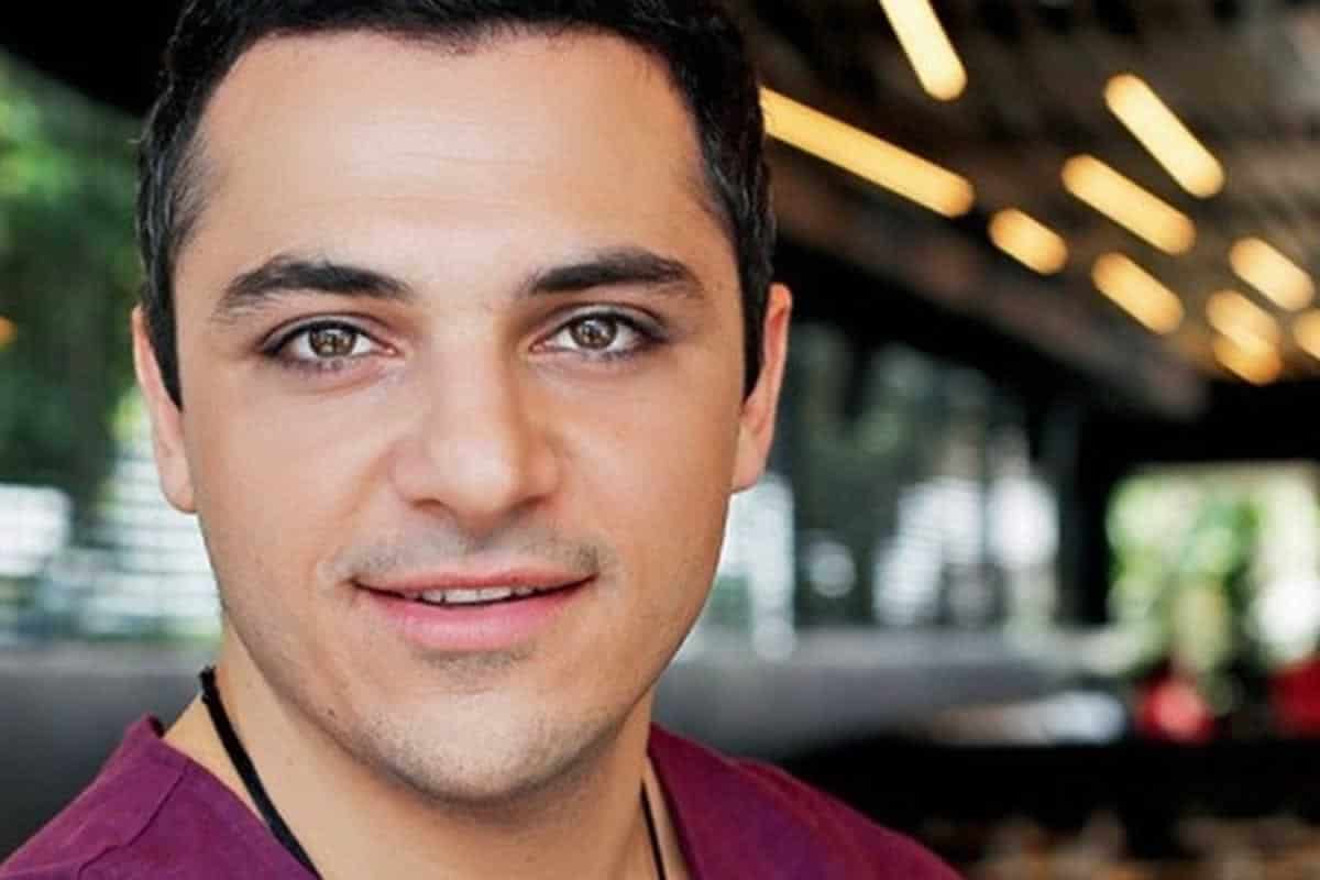 Στο αστυνομικό τμήμα προσήχθη ο τραγουδιστής Κώστας Δόξας το βράδυ της Τετάρτης, λόγω καταγγελίας της πρώην συζύγου του για οικονομικές