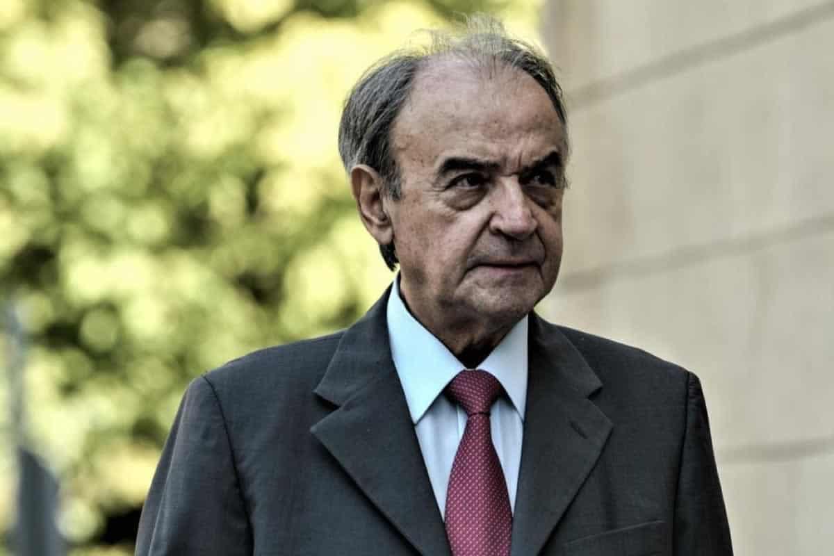 Ο υπουργός Οικονομικών του Ανδρέα Παπανδρέου ο δικηγόρος Δημήτρης Τσοβόλας έχασε την μάχη με τον καρκίνο και απεβίωσε σε ηλικία 80