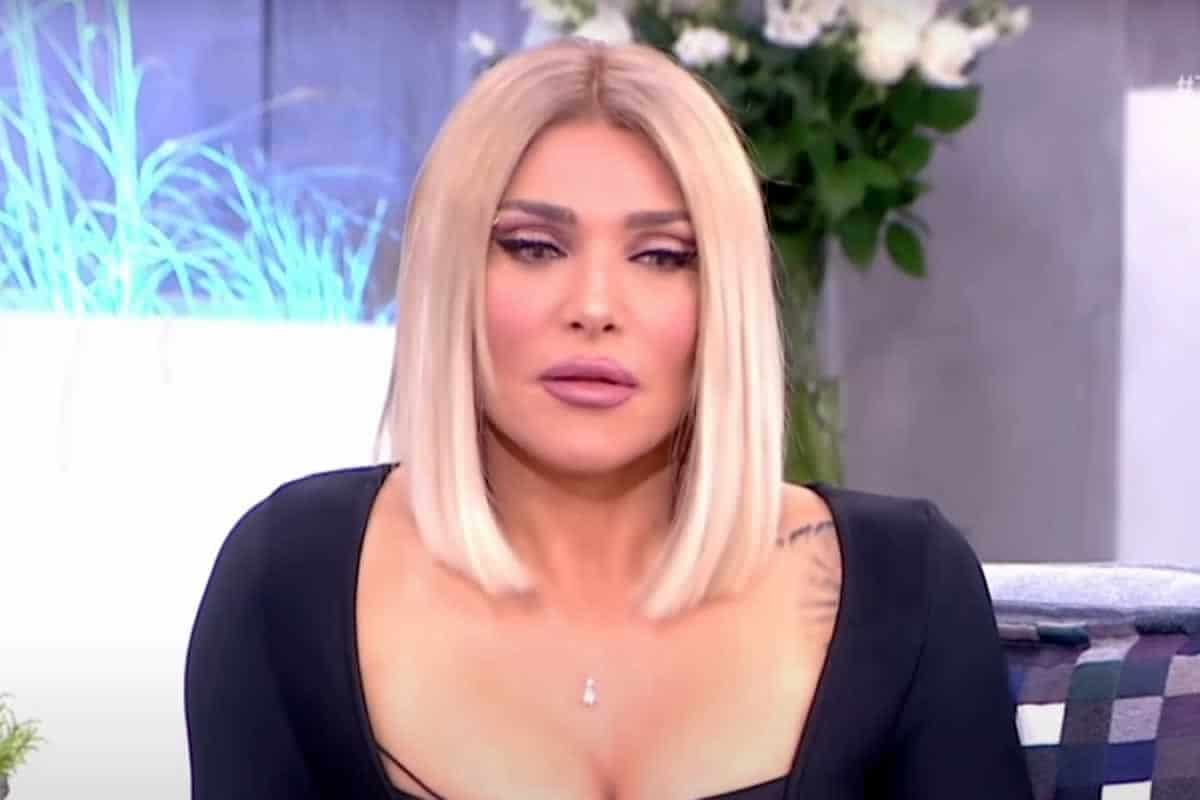 Καλεσμένη στο Πρωινό του ΑΝΤ1 ήταν χτες η Αγγελική Ηλιάδη, η οποία μπορεί να μπήκε πολύ προσεκτικά στο πλατό μετά το χειρουργείο που έκανε