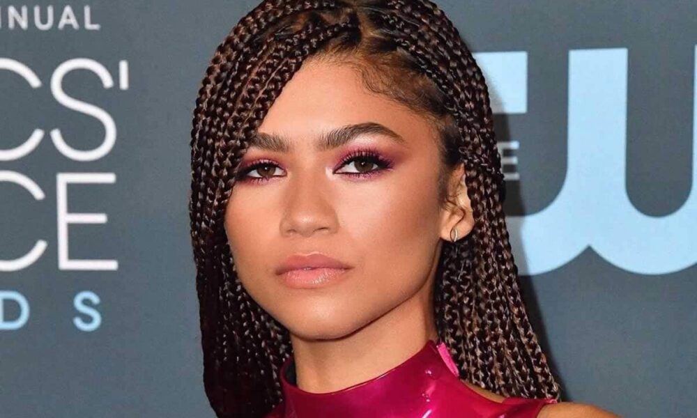 Οι θαυμαστές του Tom Holland και της Zendaya είναι πεπεισμένοι ότι μπορεί το ζευγάρι να έχει αρραβωνιαστεί καθώς κάποιοι υποψιάζονται ότι