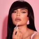 Δυναμικό comeback στο instagram για την Kylie Jenner η οποία με την φωτογραφία της αυτή γίνεται ξανά πρωτοσέλιδο και πρώτο θέμα στην επικαι