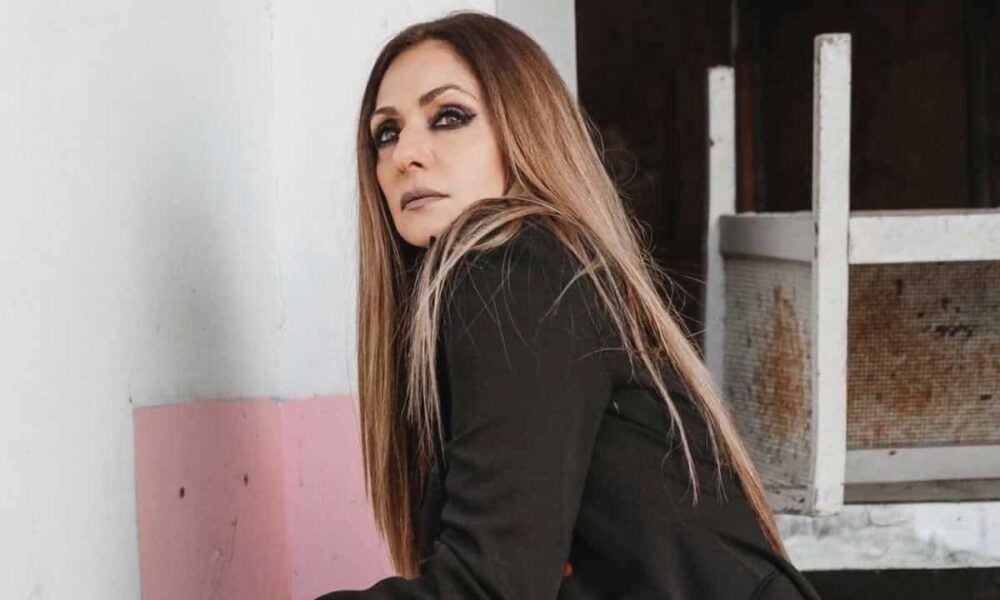 Η πανέμορφη Βίκυ Κουλιανού για μια ακόμα φορά διδάσκει στιλ και ταυτόχρονα μας εξάπτει την φαντασία. Το μοναδικό top model της Ελλάδας