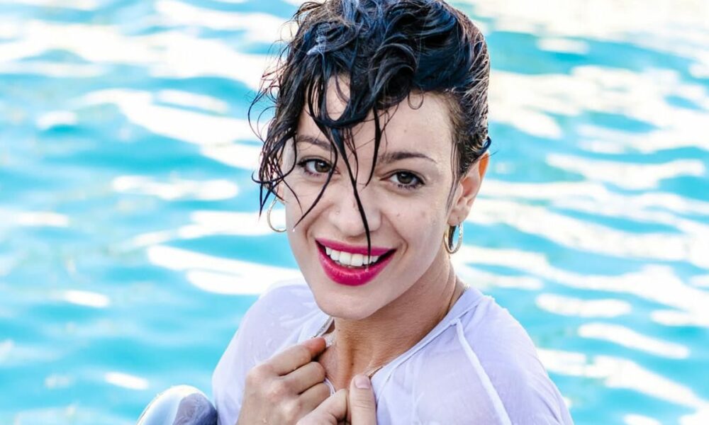Ο τηλεοπτικός κόσμος έχει μάθει φέτος να απολαμβάνει την Τραϊάνα Ανανία μέσα απο την σειρά της ΕΡΤ1 «Χαιρέτα μου τον Πλάτανο», εκείνη όμως