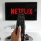 Το Netflix κατηγόρησε την κοινή χρήση κωδικού πρόσβασης και τον πόλεμο στην Ουκρανία για την κατάστασή που βρίσκεται η εταιρία. Αλλά το