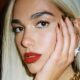Η τραγουδίστρια Dua Lipa που έχει κάνει όλη την υφήλιο να μιλάει για εκείνη, επέστρεψε στην Μεγάλη Βρετανία όπου θα δώσει συναυλίες στα