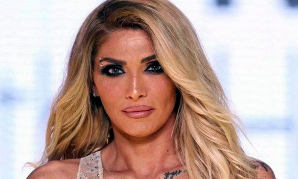 Ο χειμώνας έφυγε, η Αγγελική Ηλιάδη έφτασε! Έτσι πρέπει να ονομάσουν οι μετεωρολόγοι τον καύσωνα που έφερε η αγαπημένη τραγουδίστρια