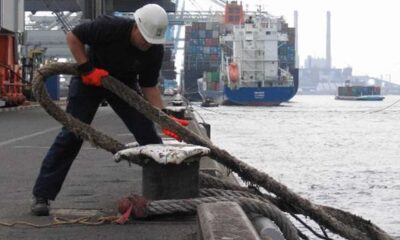 Ο άτυχος 37χρονος λιμενεργάτης, έπεσε στο κενό όταν έσπασαν τα προστατευτικά κιγκλιδώματα του πλοίου, σήμερα το πρωί στον Σταθμό