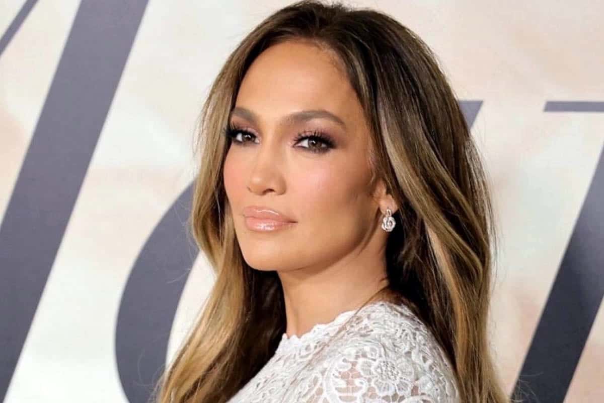 Αυτό που θα δείτε παρακάτω το προκάλεσε η Jennifer Lopez η οποία βαρέθηκε να βλέπει να την αντιγράφουν και να την σχολιάζουν μικρές και