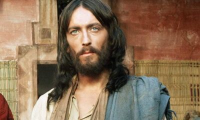 Είναι ίσως ο πιο γνωστός ηθοποιός που έχει ερμηνεύσει τον Ιησού, στην σειρά που άφησε εποχή στην παγκόσμια τηλεόραση με την τηλεοπτική μίνι