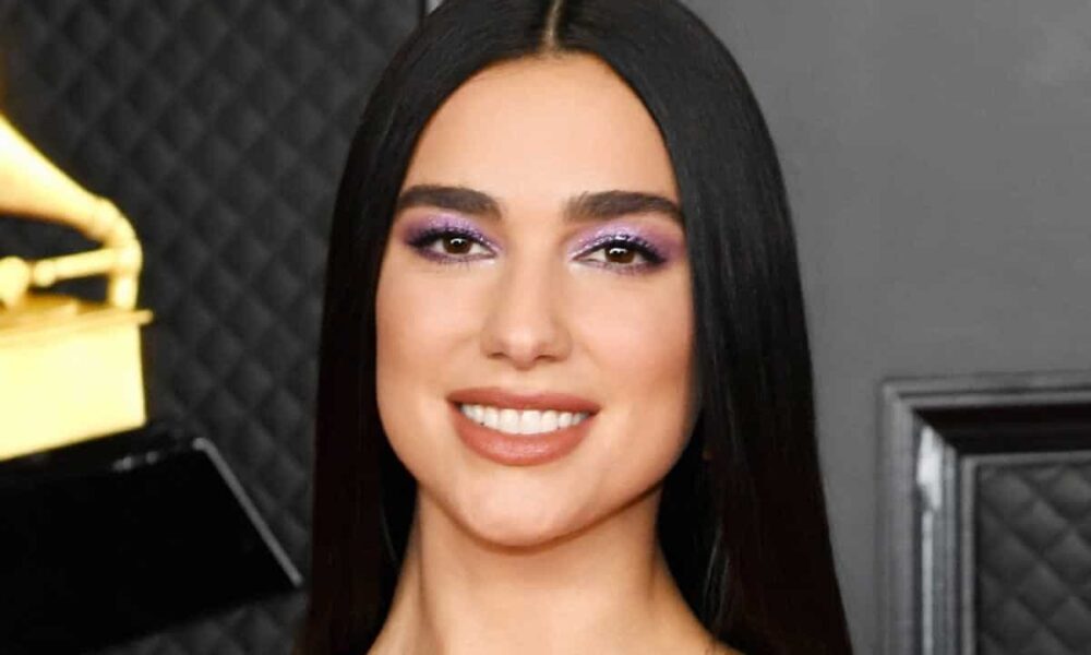 Το τελευταίο μανικιούρ της Dua Lipa αποδεικνύει για άλλη μια φορά ότι είναι η βασίλισσα της τέχνης των νυχιών . Η τραγουδίστρια, η οποία