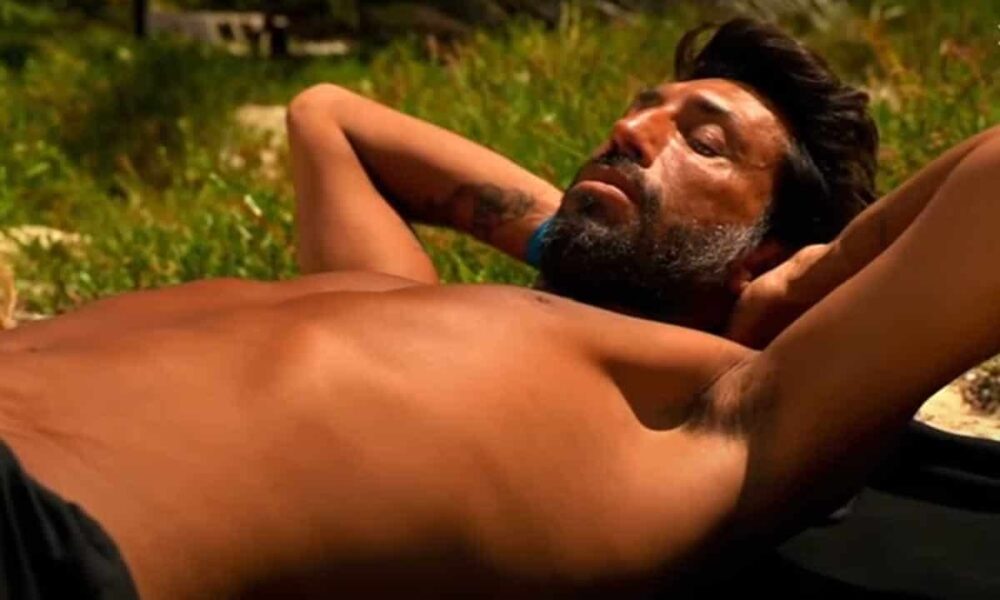Τι νομίζατε ότι ο Κωνσταντίνος Εμμανουήλ πήγε στο Survivor για να αγωνίζεται στους στίβους μάχης και τα έπαθλα; Όχι βέβαια, ο άνθρωπος πήγε