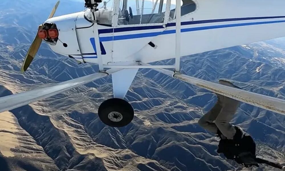 Η Ομοσπονδιακή Διοίκηση Αεροπορίας (FAA) ζήτησε από τον YouTuber Τρέβορ Τζέικομπ να παραδώσει την άδεια πιλότου του, αφού δημοσίευσε