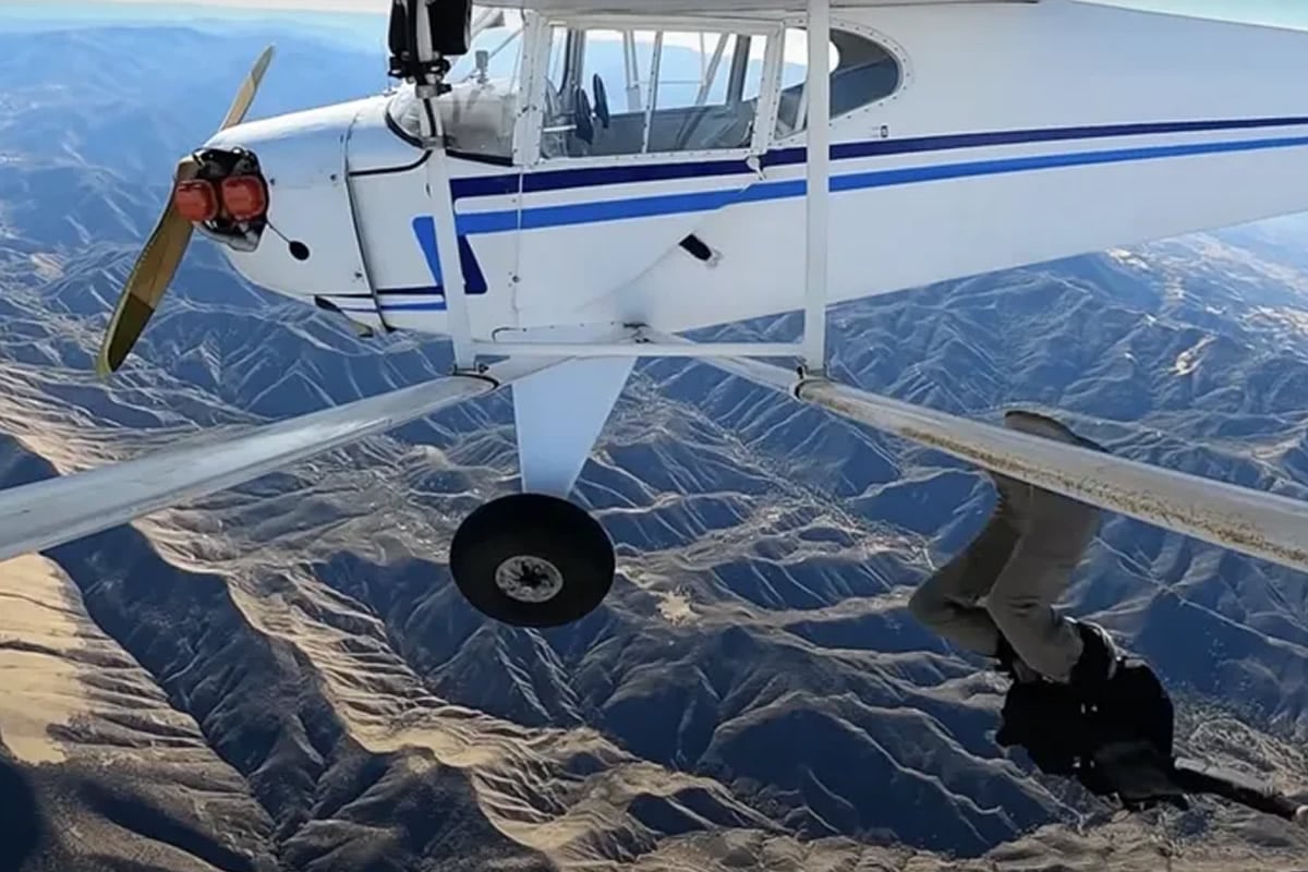 Η Ομοσπονδιακή Διοίκηση Αεροπορίας (FAA) ζήτησε από τον YouTuber Τρέβορ Τζέικομπ να παραδώσει την άδεια πιλότου του, αφού δημοσίευσε