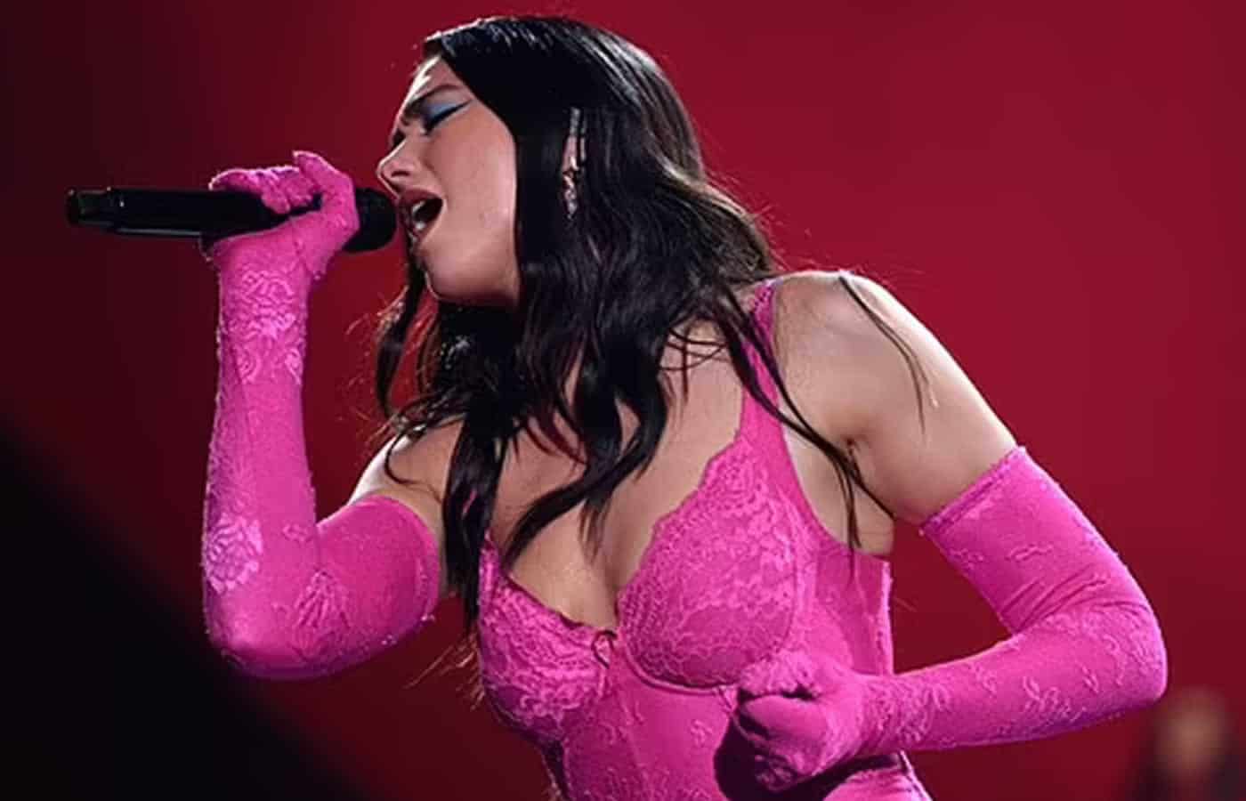 Η Dua Lipa συνεχίζει την παγκόσμια περιοδεία της με τελευταία εμφάνιση να την κάνει στο Άμστερνταμ όπου κυριολεκτικά χάζεψε τους Ολλανδούς