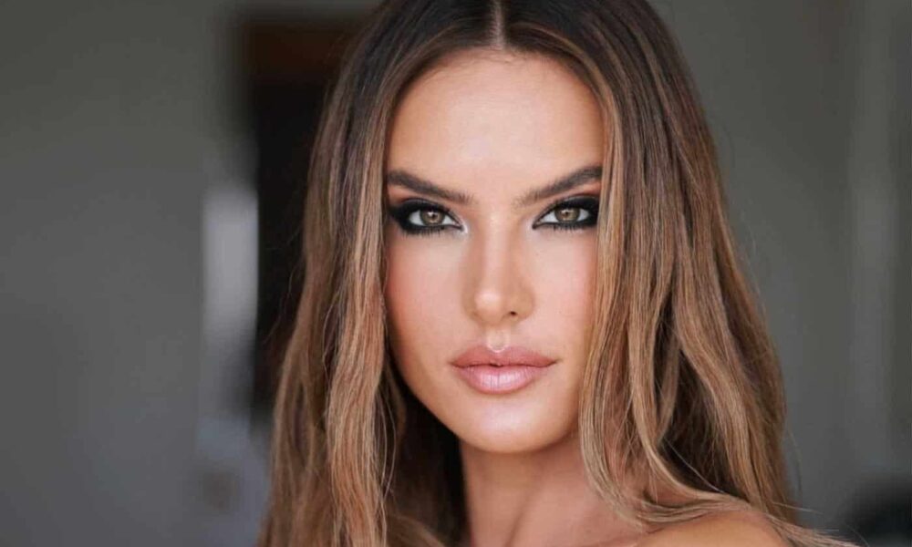 Το Φεστιβάλ Καννών είναι γνωστό για τις λαμπερές εμφανίσεις και τα ρούχα που οι celebrities φορούν στο κόκκινο χαλί και μαγεύουν τα πλήθη.