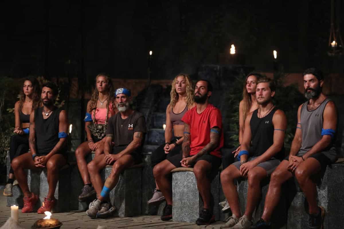 Αναταραχή προκάλεσε στο Survivor η κίνηση που έκαναν Άρης Σοϊλέδης και Γιώργος Ταλάντσεβ να επικοινωνήσουν με τους δικούς τους