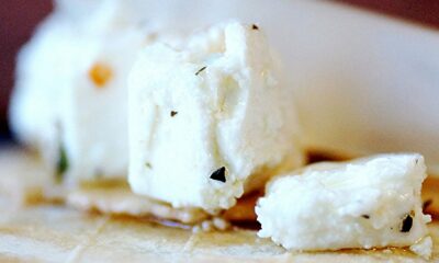 Ένα από τα κορυφαία τυριά παγκοσμίως είναι και το τυρί φέτας το οποίο είναι συνυφασμένο με την ελληνική κουζίνα από αρχαιοτάτων χρόνων. 