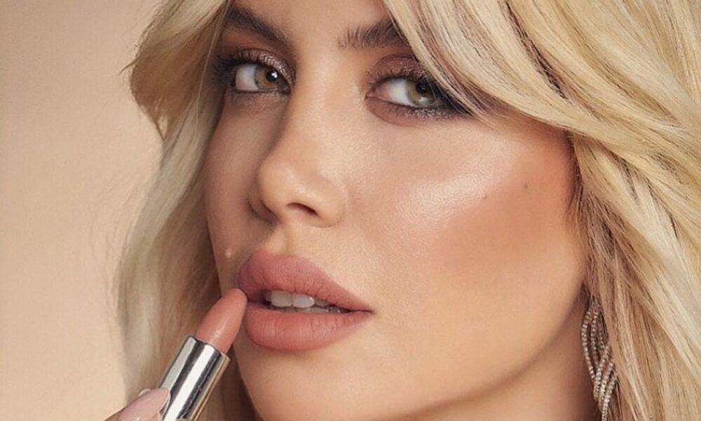 Η επιλογή του φορέματος που έκανε η Wanda Nara κρίνεται ως εντυπωσιακή αλλά ταυτόχρονα και πολύ προκλητική, αφού όπως θα παρατηρήσετε