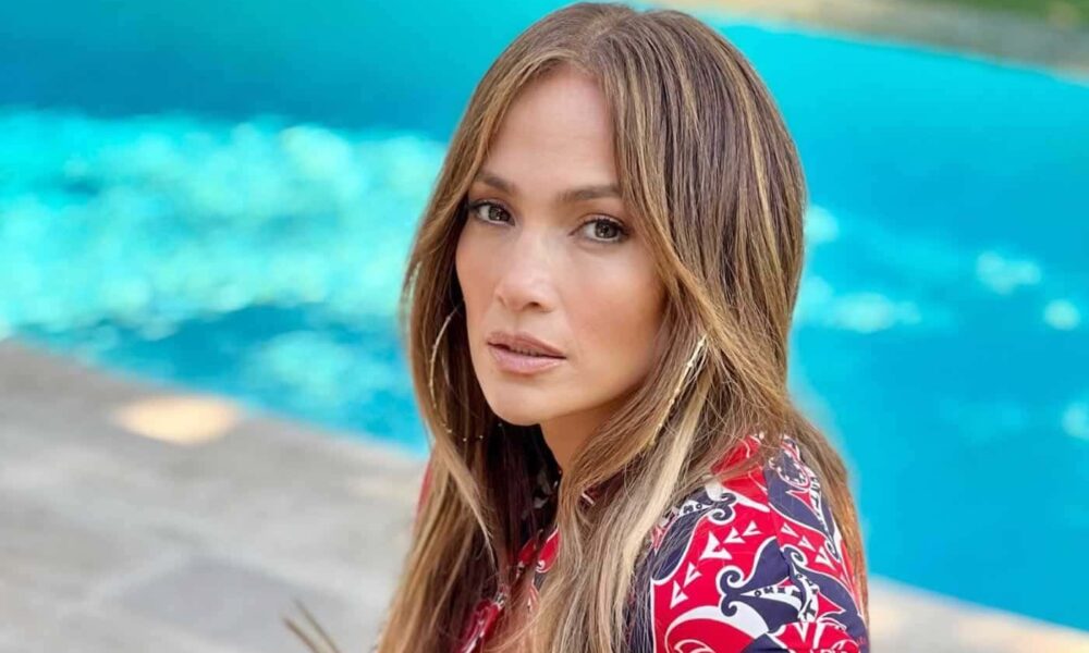 Σε διάθεση καλοκαιριού μπήκε η Αμερικανίδα super star τραγουδίστρια Jennifer Lopez όπως μάλιστα αποκαλύπτει και η ίδια μέσα απο τον