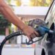Πως να κλέψετε βενζίνη με 2 απλούς και κατανοητούς τρόπους, μας αναφέρει μέσα απο το ρεπορτάζ του ο δημοσιογράφος της ΕΡΤ την ίδια ώρα